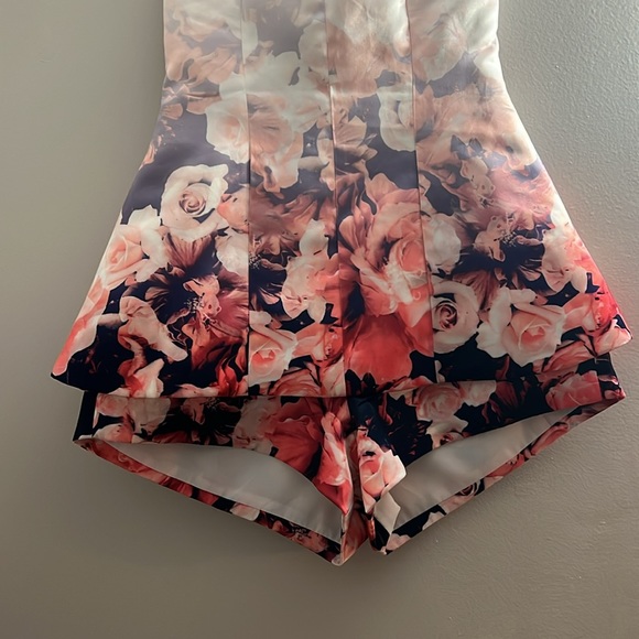 L’ATISTE BY AMY Floral Romper size S - Picture 3 of 9